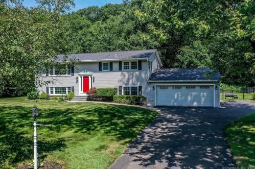 24 Corrine Dr, Waterbury, CT 06712-1145