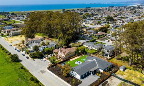 555 Seymour St, Princeton By The Sea, CA 94019-2063