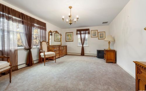 338 Elwood Rd, Elwood NY  11731-2215 exterior