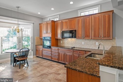 15573 Alderbrook Dr, Haymarket VA  20169-6130 exterior