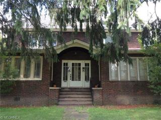 3254 West Blvd, Cleveland, OH 44111-2822
