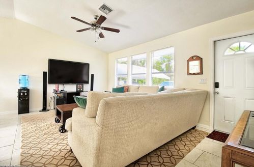 2930 4th Ave, Naples, FL 34120-4959