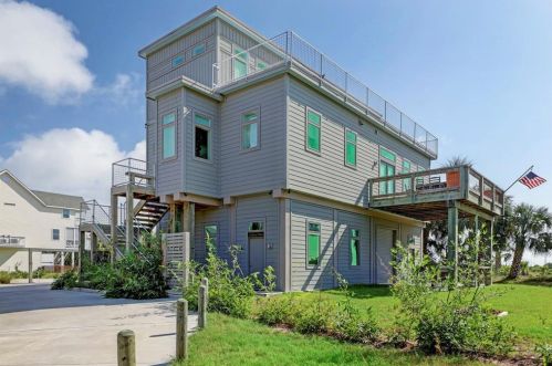 3663 Foremast Dr, Galveston, TX 77554-6297