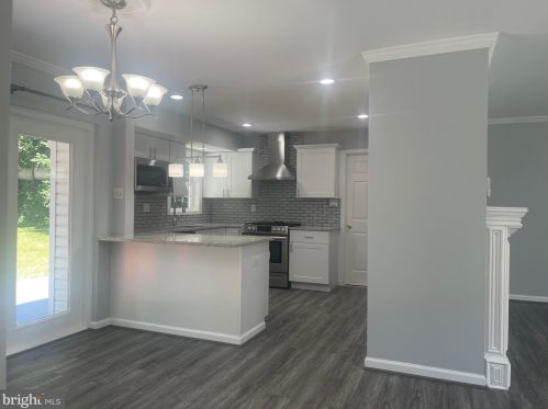 7445 Long Pine Dr, Springfield, VA 22151-2814