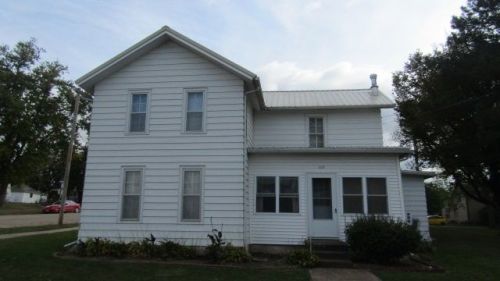 329 Washington St, Green Island, IA 52064-9506