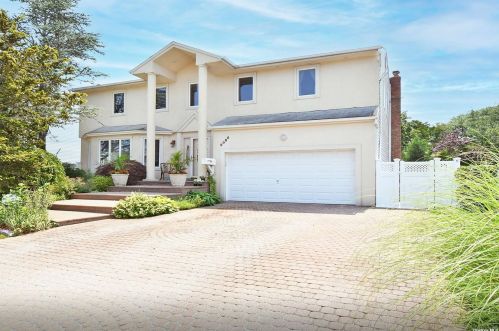 2986 Judith Dr, North Bellmore, NY 11710-5315