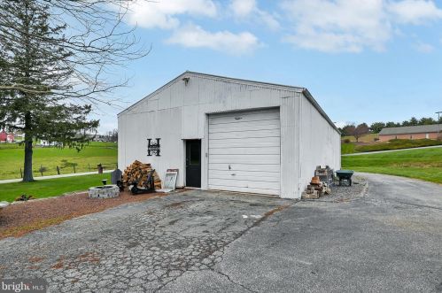 435 Boxwood Rd, Red Lion PA  17356-8347 exterior