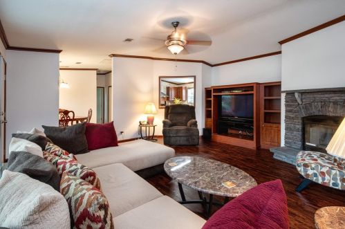 4801 College Dr, Orlando, FL 32811-4361