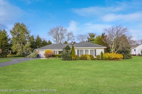 215 Rutledge Dr, Tinton Falls, NJ 07701-4702