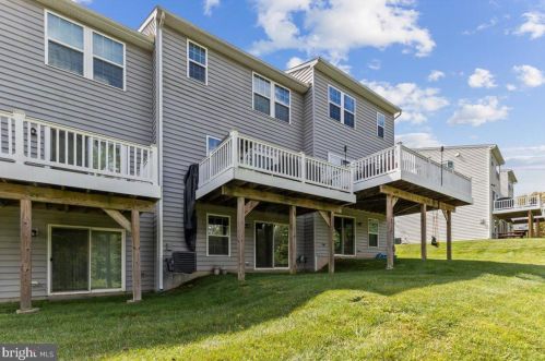 1821 Honeysuckle Ct, Downingtown PA  19335-7202 exterior