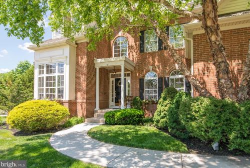 16 Armstrong Dr, Riverton, NJ 08077-4552