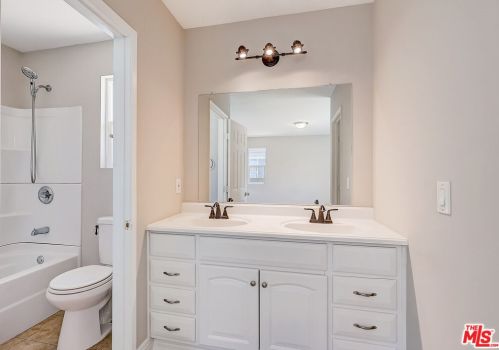 4613 Dunrobin Ave, Lakewood CA  90713-2527 exterior