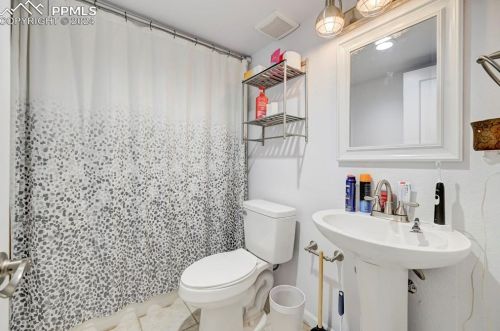 921 Cayuga Dr, Pueblo CO 81007-3130 exterior