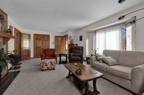 104 Arrowhead Dr, Beaver Falls, PA 15010-1502