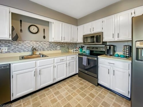 13 Mourning Dove Ct, Hackettstown NJ  07840-3211 exterior