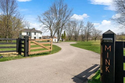 6097 Mink St, Pataskala, OH 43062-7813