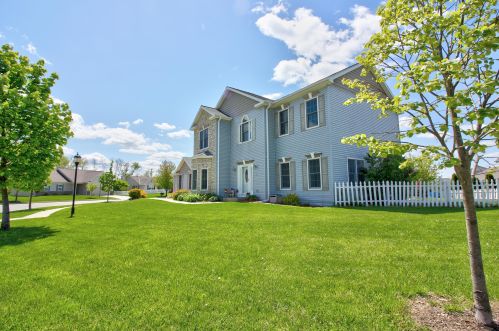 710 Willow Bend Dr, Waterford WI  53185-4281 exterior