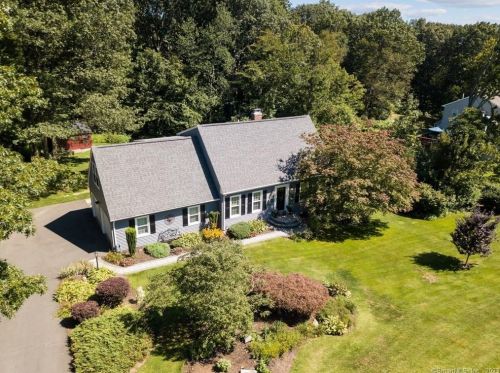 104 Richard Ave, Waterbury, CT 06716-1547