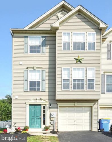 282 Country Ridge Dr, Red Lion, PA 17356-8866