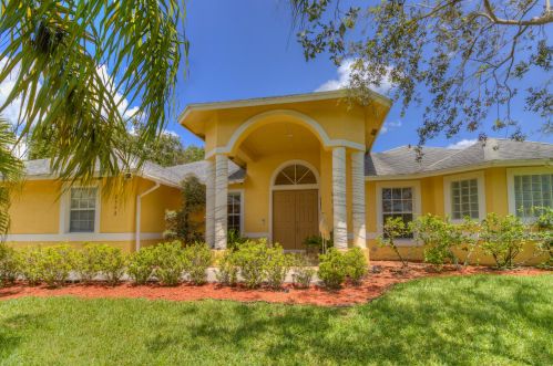 2598 National Cir, Fort Pierce, FL 34953-2529