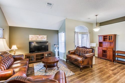 1808 Newton Dr, Lewisville TX  75028-7318 exterior