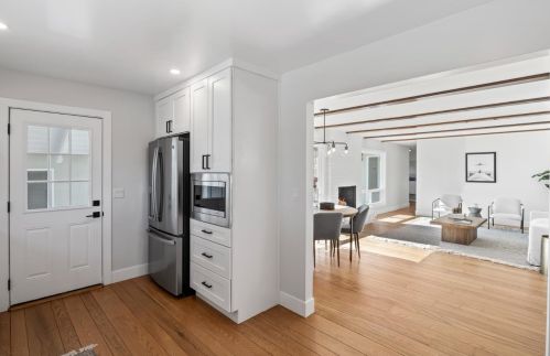 2020 Helena Way, Redwood City CA  94061-3311 exterior