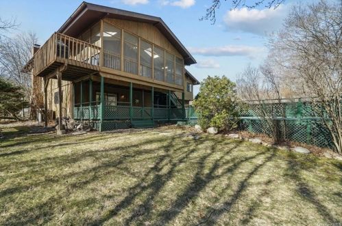 6 Mayer Dr, Airmont NY  10901-3807 exterior