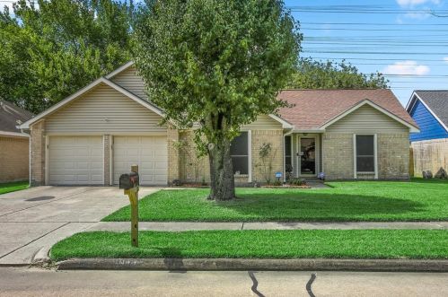 1918 Wildwood Dr, Deer Park, TX 77536-8912