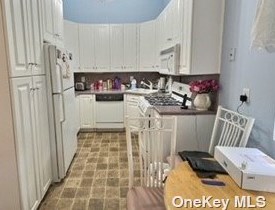 48 North St, West Islip, NY 11795-3022