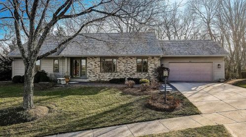 807 Knollwood Ct, Waukesha, WI 53188-4411