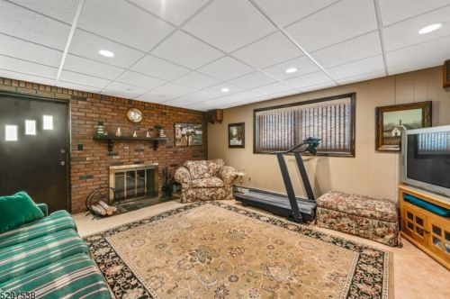 14 Reading Rd, Hopatcong NJ  07843-1023 exterior