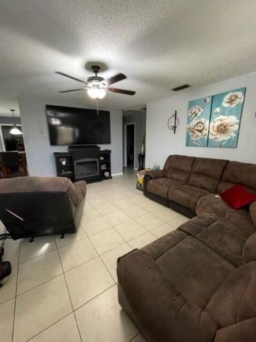 5547 Papaya Rd, West Palm Beach, FL 33413-1857