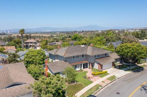 2936 Alta Vis Dr, Newport Beach CA  92660-3205 exterior