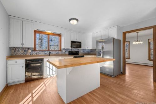 23 Cedar Hill Ln, Colchester CT  06420-4008 exterior