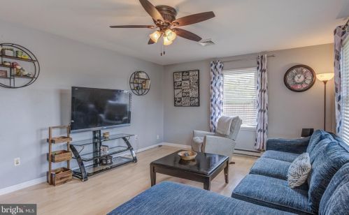 107 8th St, Laurel DE  19956-1401 exterior