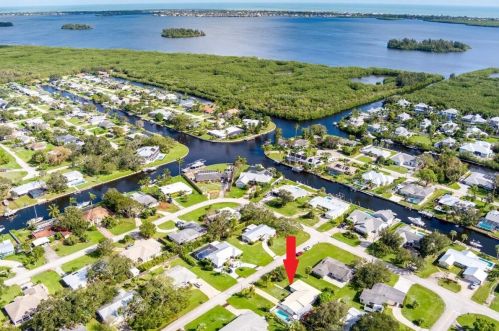 463 22nd St, Vero Beach, FL 32962-8306