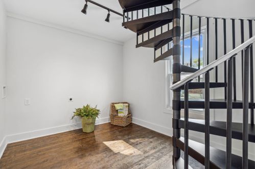 2750 Murray Ave, Milwaukee WI  53211-3645 exterior