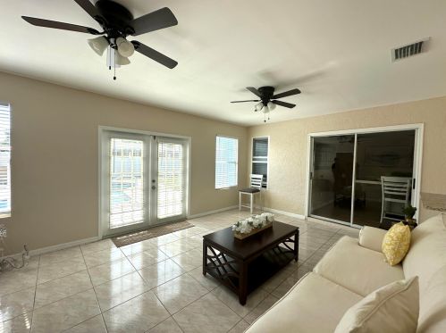 2062 Floresta Dr, Fort Pierce FL  34984-4706 exterior