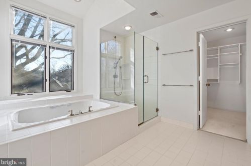 12015 Walnut Branch Rd, Herndon VA  20194-5616 exterior