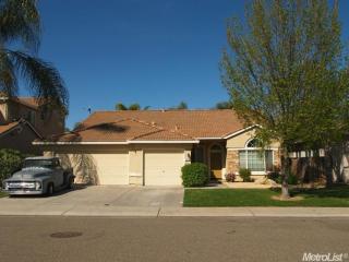 2813 Mars Hills St, Modesto, CA 95355-7870