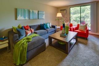 13905 Chestnut Dr, Edina MN  55344-6743 exterior