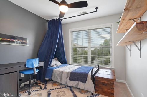 8231 Singleleaf Ln, Lorton VA  22079-5634 exterior