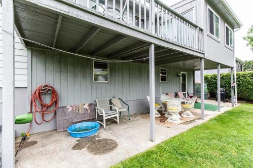 79 Thelma St, North Providence RI  02904-4560 exterior