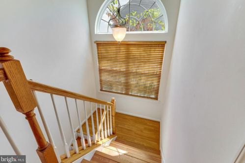 11 Broad Way, Lovettsville VA  20180-8608 exterior