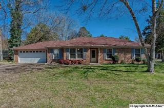 611 Springwood Cir, Huntsville, AL 35803-1739