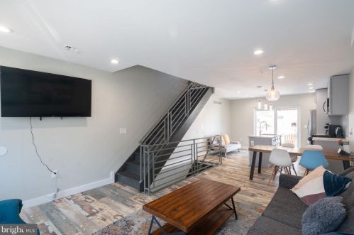 2621 Federal St, Philadelphia, PA 19146-3828