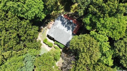 33 Eatons Neck Rd, Northport, NY 11768-1101