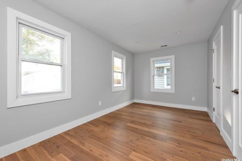 118 Lawson Ave, East Rockaway NY  11518-2327 exterior