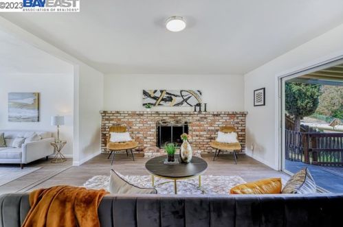 1549 Woodland Dr, West Pittsburg CA  94565-5633 exterior