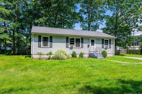 64 Laurelwood Rd, Groton CT  06340-4206 exterior